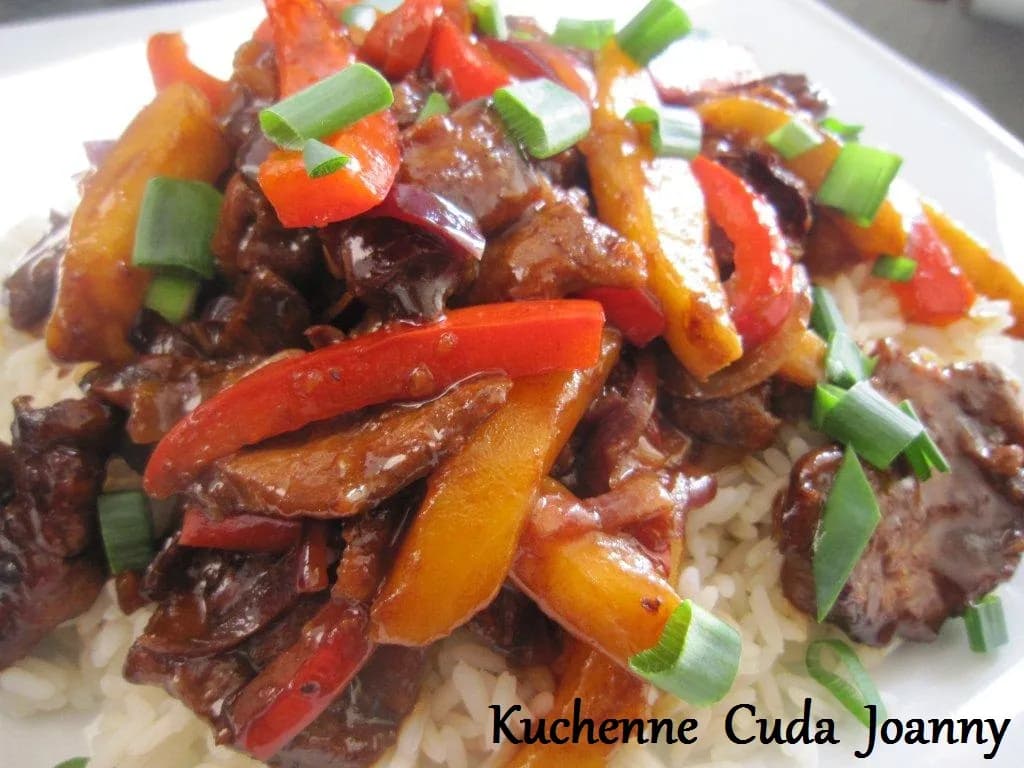 Wieprzowina z Mango: Szybki Przepis Stir-Fry na Egzotyczny Obiad