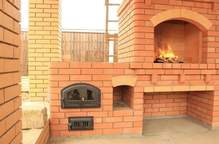 Grill z cegły DIY: Budowa krok po kroku i inspiracje