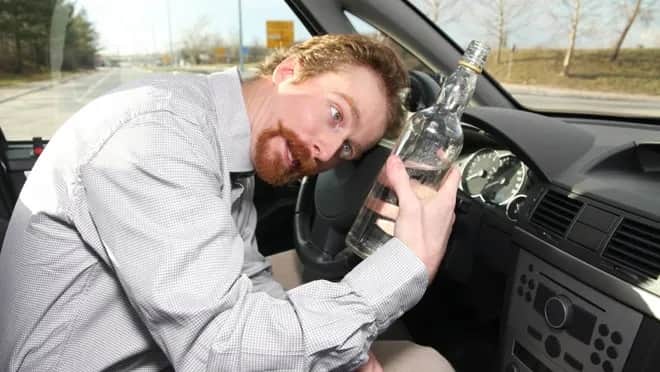 Po jakim czasie po piwie można prowadzić auto? Sprawdź!