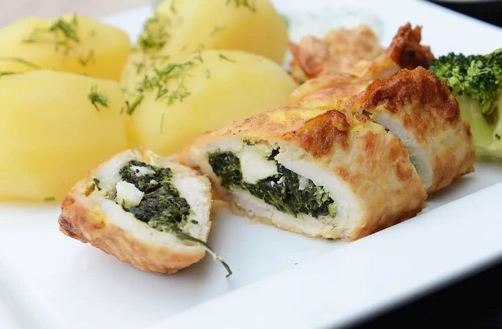 Niedzielny obiad dla gości: przepisy od klasyki po nowoczesność