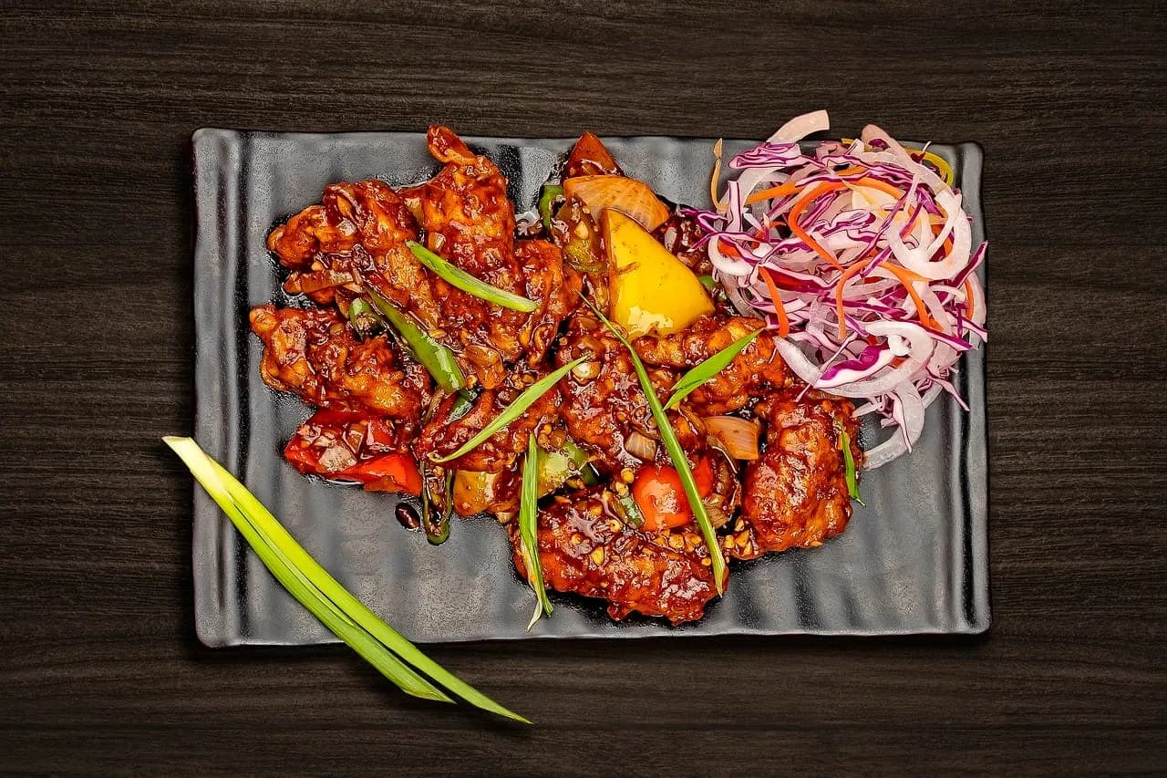 Lekkie posiłki na upał: Szybkie przepisy bez gotowania i pieczenia