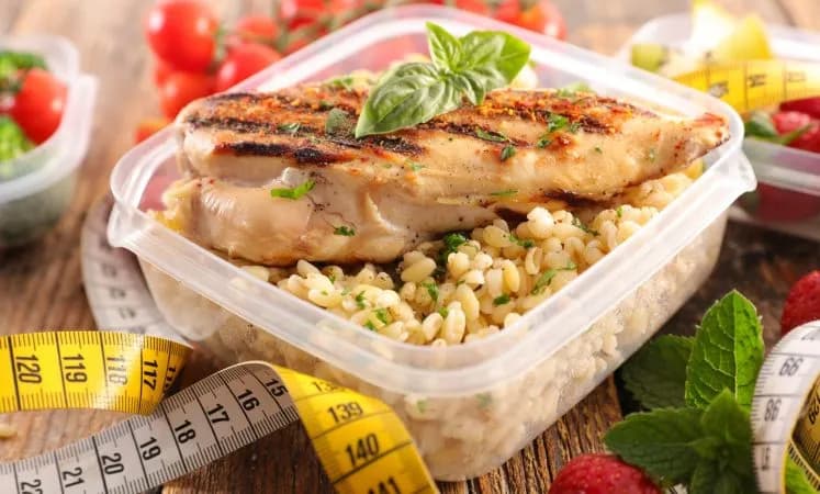 Lekkostrawny obiad po zatruciu: Przepisy i rady na szybki powrót do zdrowia