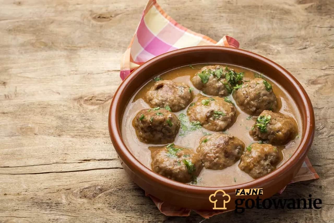 Idealne Pulpety Drobiowe w Sosie Własnym: Przepis Krok po Kroku